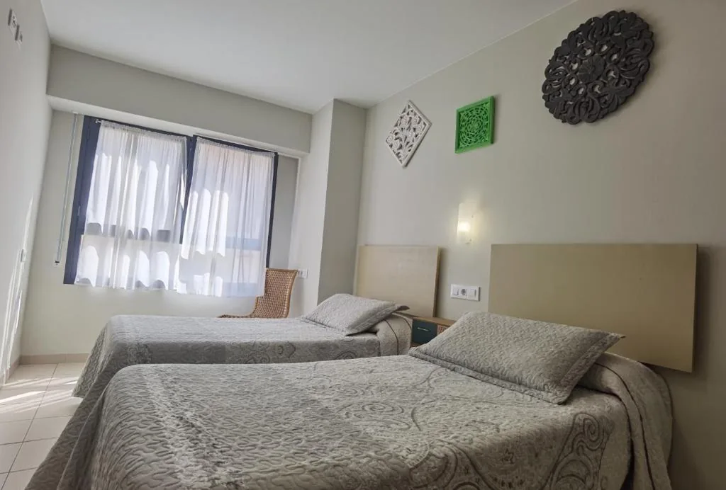 Camera doppia con bagno privato - 2 letti — HOSTAL RIGAU