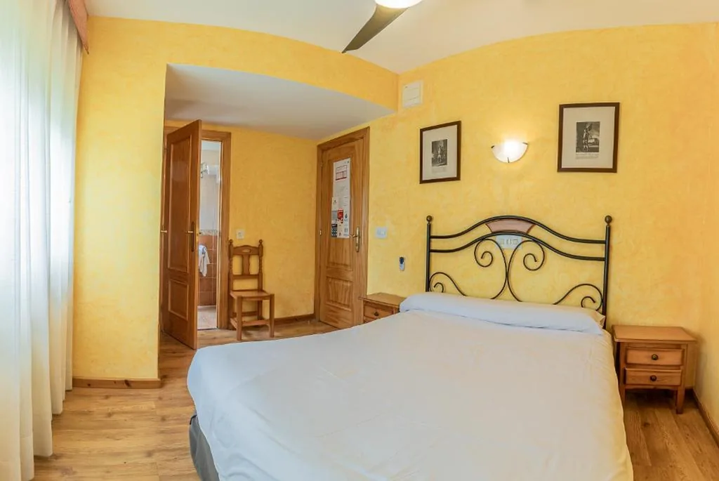 Habitación Doble — HOSTAL RIO ARA BELLOSTA by Vivere Stays