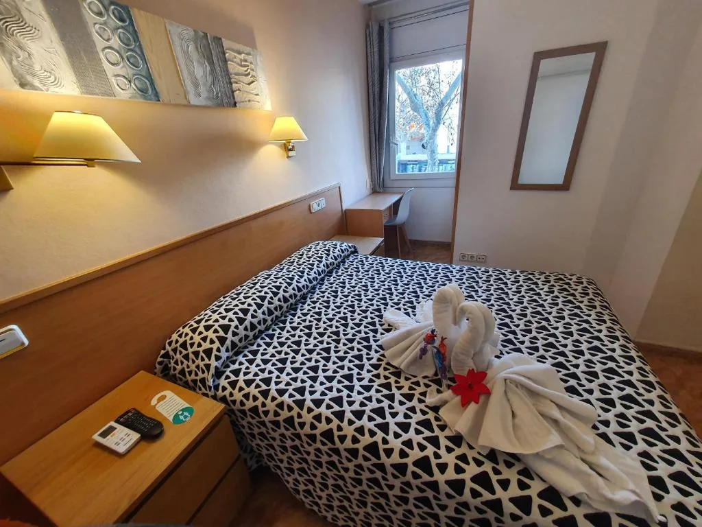 Einzelzimmer mit eigenem Bad — Hostal Rio De Castro