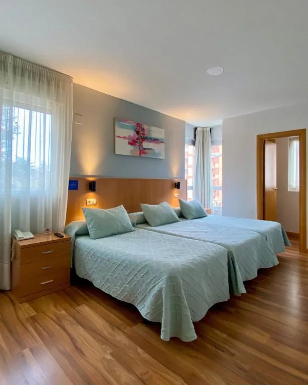 Dreibettzimmer mit eigenem Bad — Hostal RIO SELMO