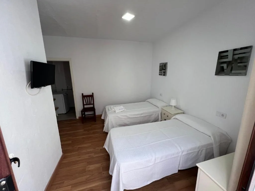 Tweepersoonskamer - 1 of 2 bedden — Hostal Rios
