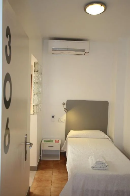 Einzelzimmer mit Gemeinschaftsbad — Hostal Ripoll Ibiza