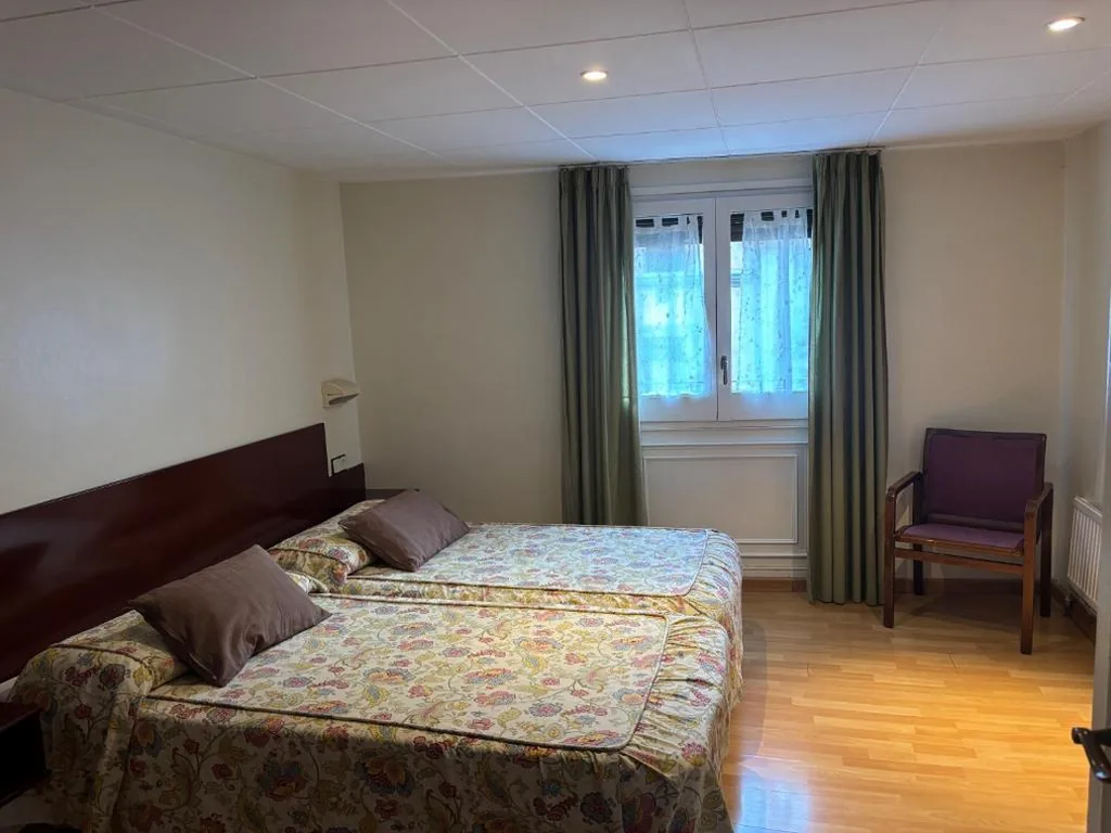Habitación Doble — Hostal Ripollès