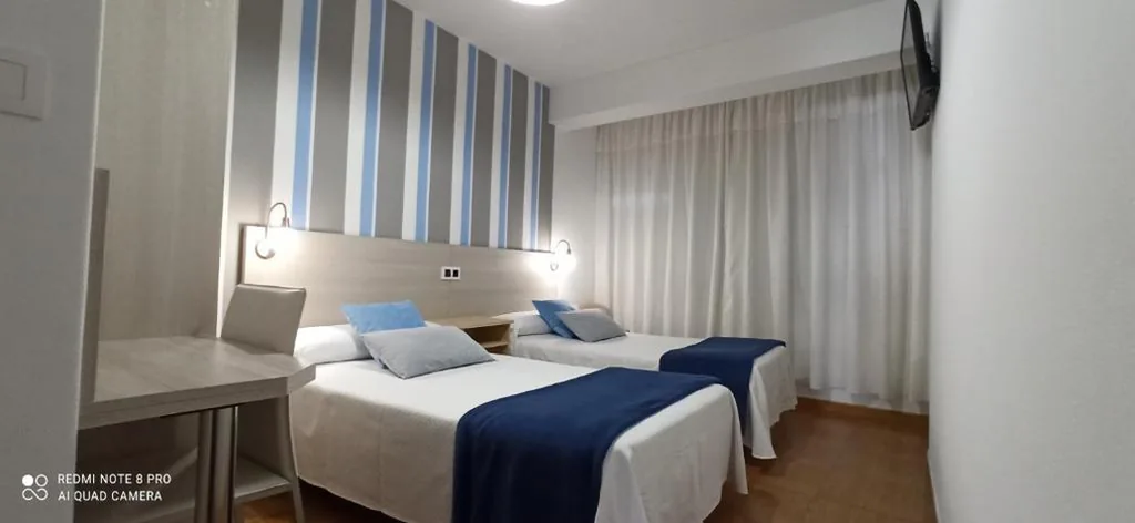 Camera matrimoniale con 2 letti — Hostal Rivas
