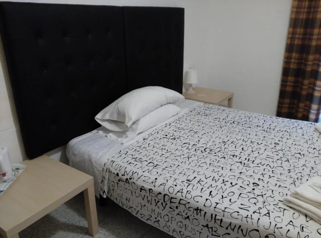 Chambre double avec salle de bains privée - 1 ou 2 lits — Hostal River
