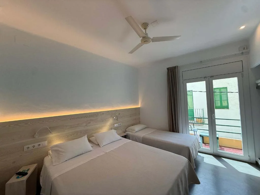 两卧室套房 — Hostal ROM Familiar