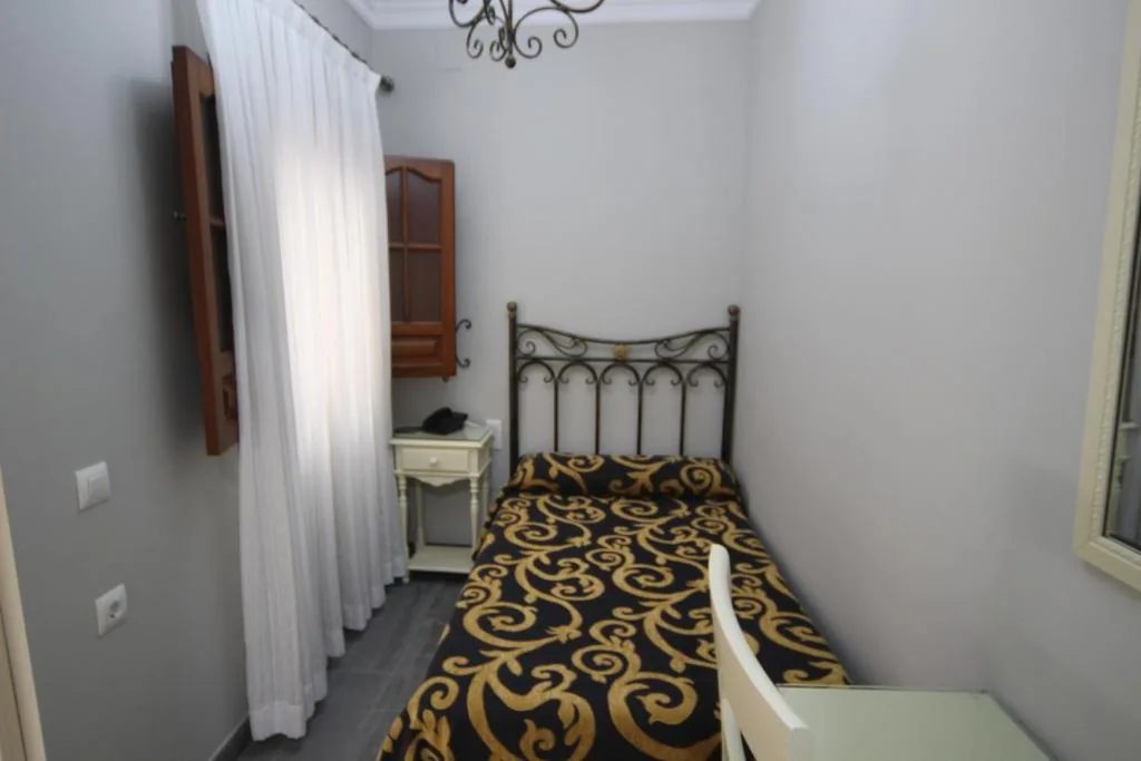 Einzelzimmer — Hostal Roma