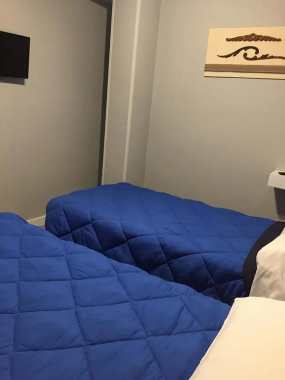Camera doppia con bagno privato - 2 letti — Hostal Rosales