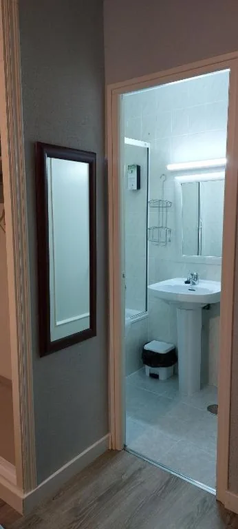 Camera tripla con bagno privato — Hostal Rosales