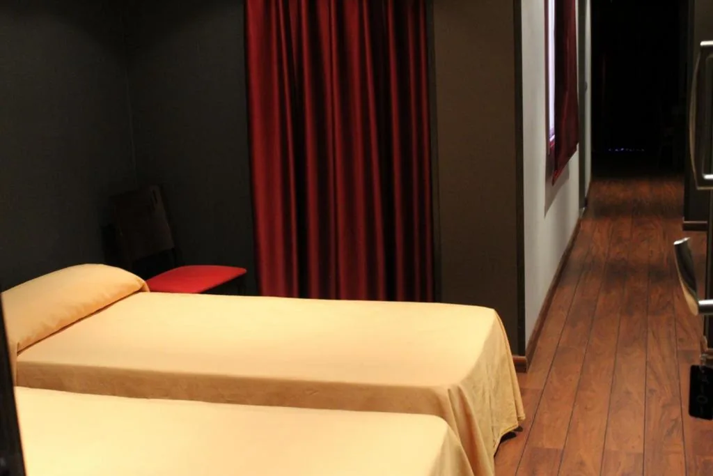 Habitación Cuádruple con baño privado — Hostal Royal Almorox
