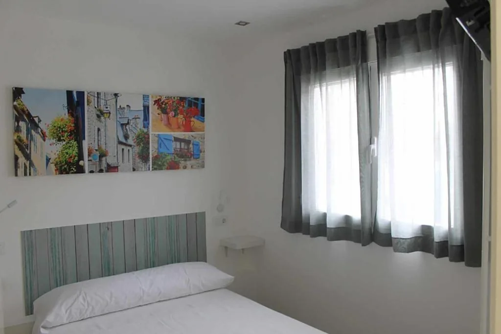 Habitación Doble Deluxe — Hostal royal begoña