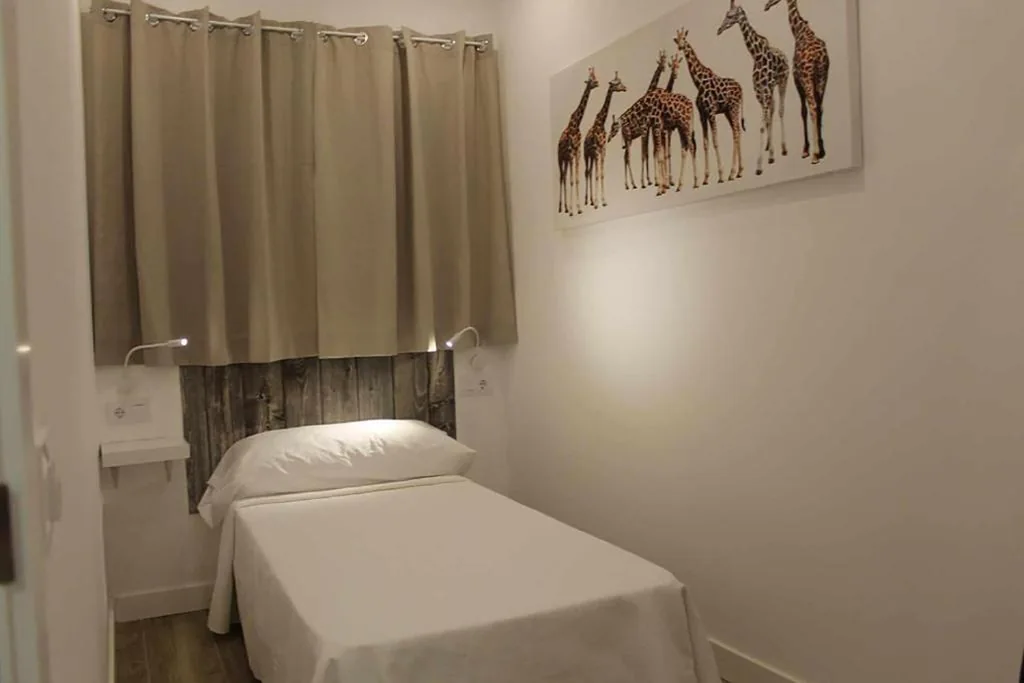 Habitación Individual Económica — Hostal royal begoña