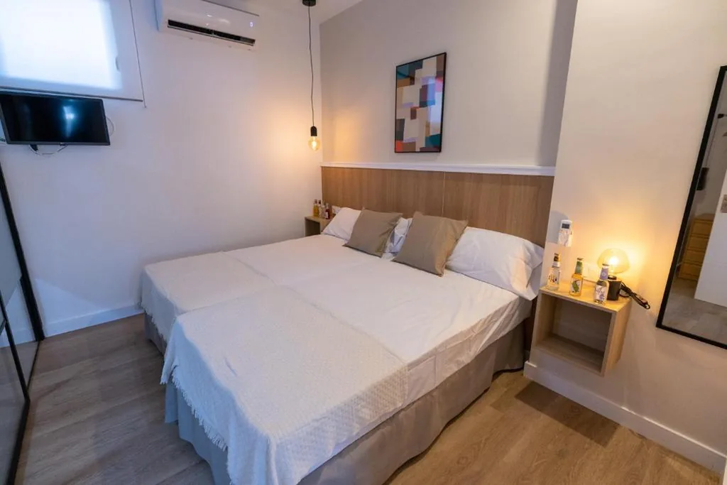 Camera doppia con 2 letti — Hostal Royal Bliss