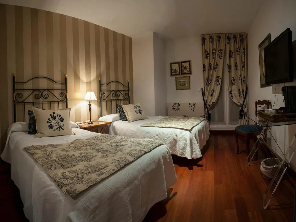 Deluxe tweepersoonskamer — Hostal Rual