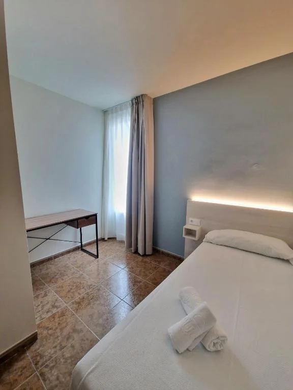 Habitación Individual Superior — Hostal Rugaca