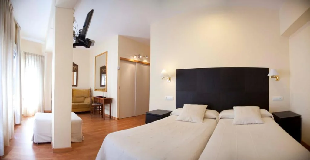 Quarto Duplo - 1 ou 2 camas — Hostal Ruiz