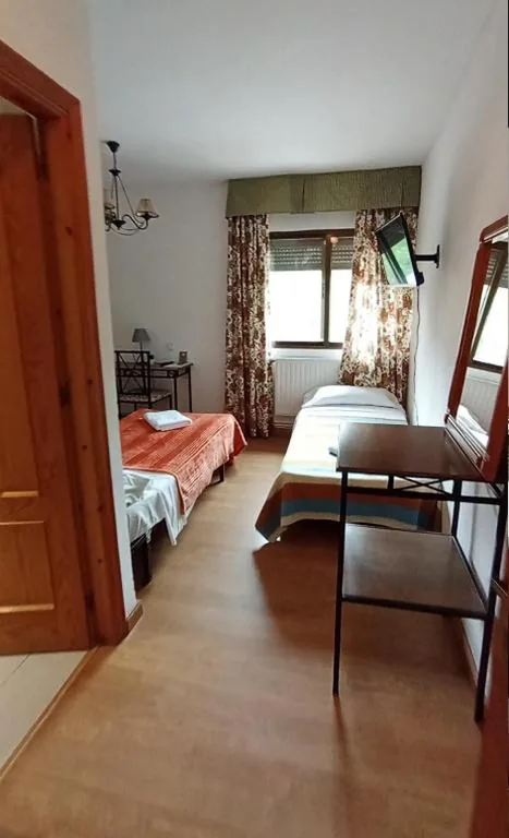 トリプルルーム — HOSTAL RURAL ALTO TAJO POVEDA