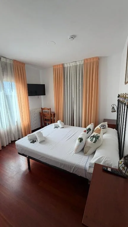 ダブルベッド付き客室 — Hostal rural en el Cañón del Río Lobos