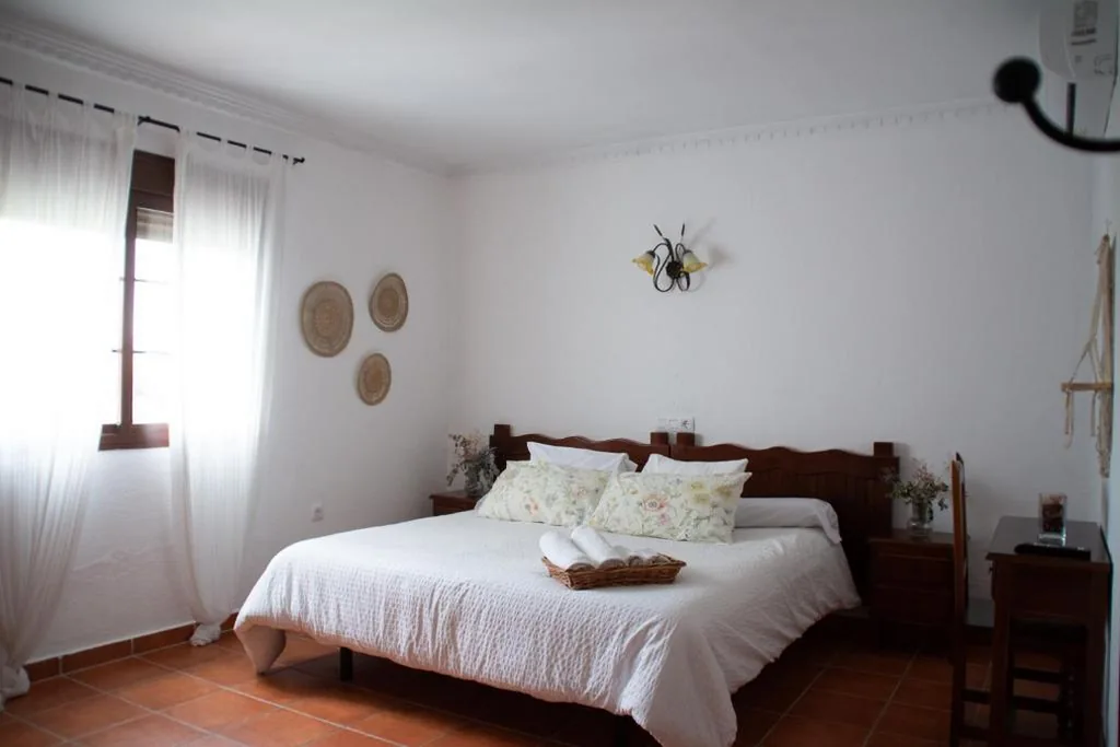 Kamer met extra groot tweepersoonsbed — Hostal Rural La Plata Parking Incluido