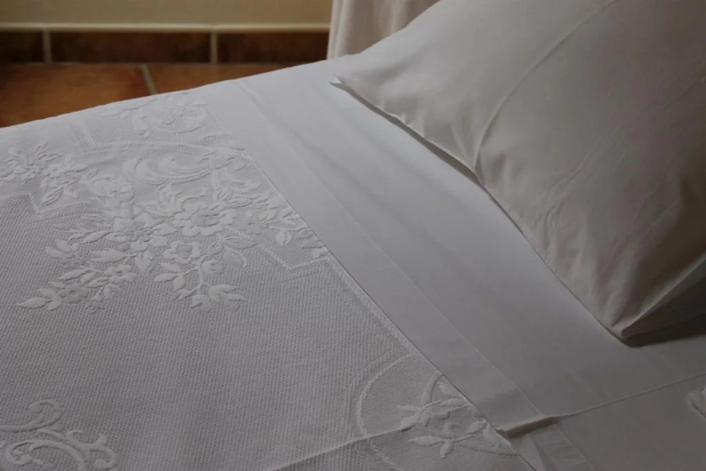 ダブルルーム（シングルベッド1台または2台） — Hostal Rural Luna y Hostal Rural Lunaposada