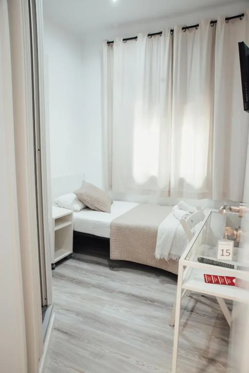Quarto Individual com WC partilhado — Hostal Ruta de Francia
