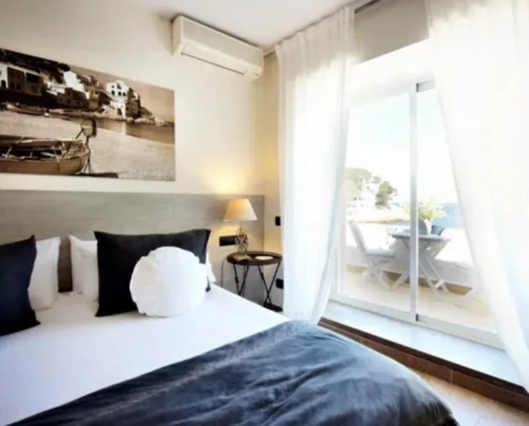 Camera Doppia con balcone — Hostal Sa Tuna