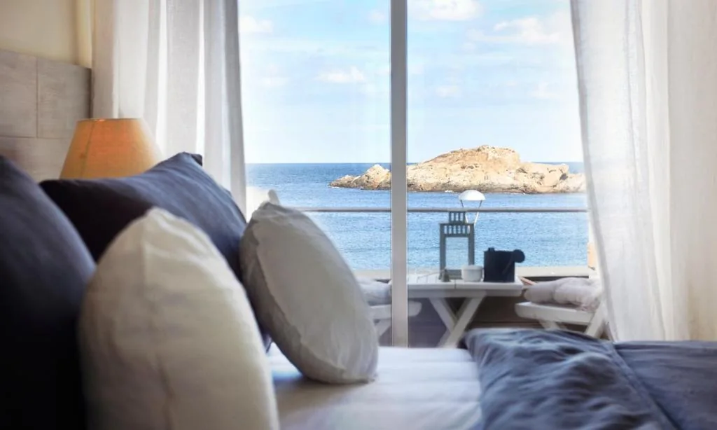 Camera Doppia con letto supplementare - 1 o 2 letti — Hostal Sa Tuna