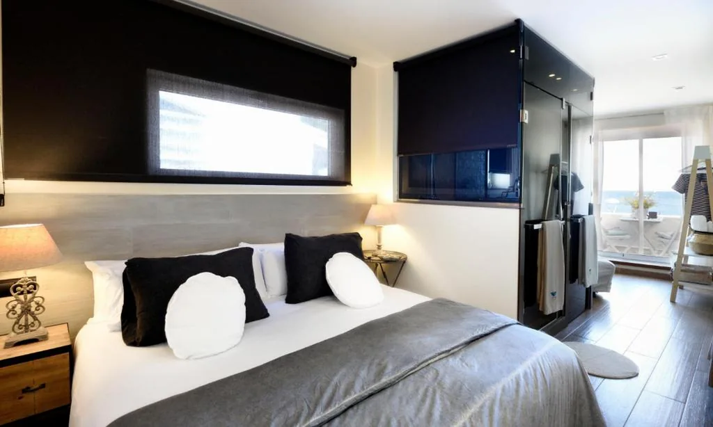 Camera Doppia con letto supplementare - 1 o 2 letti — Hostal Sa Tuna