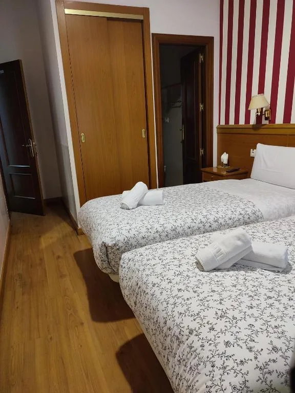 Habitación Doble - 2 camas — Hostal Salomé