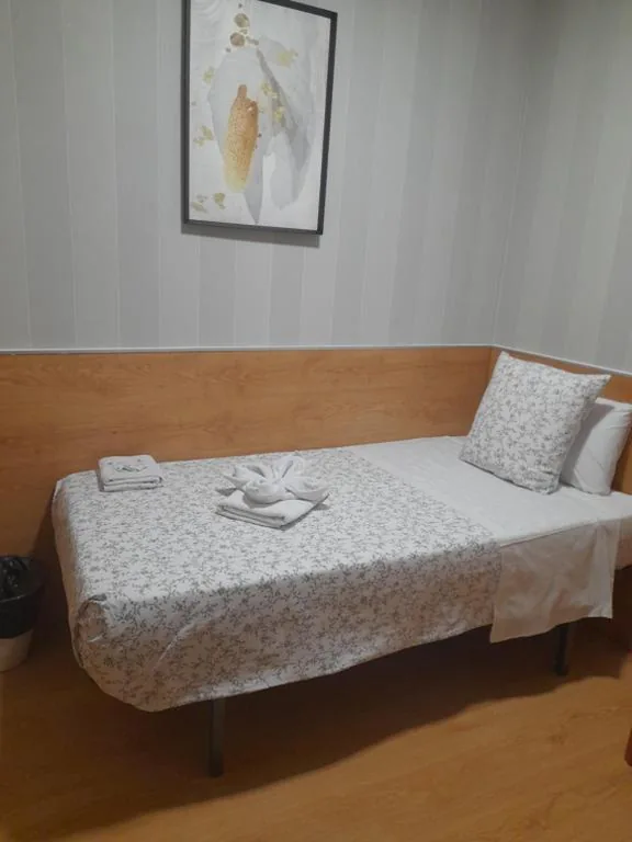 Habitación Individual Económica con baño compartido — Hostal Salomé