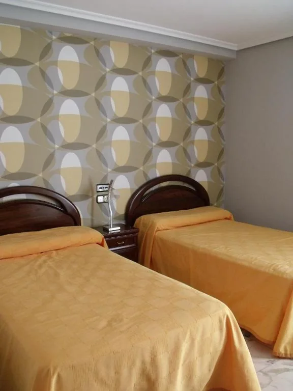 Camera doppia con 2 letti — Hostal Salones Victoria