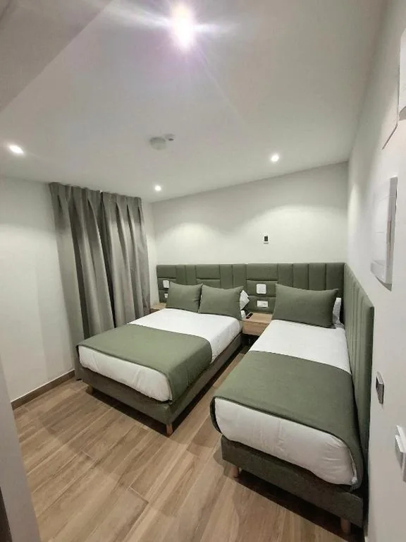 Habitación Triple con baño privado — Hostal San Blas