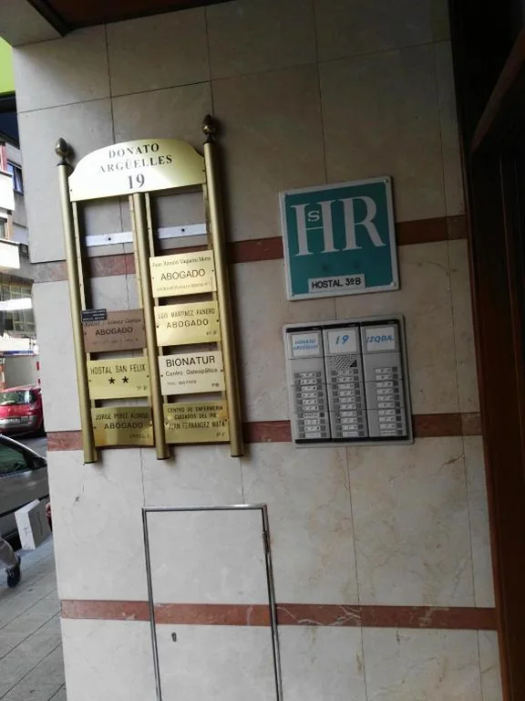 Standard Room with Shared Bathroom - 2 Beds — Hostal San Felix
