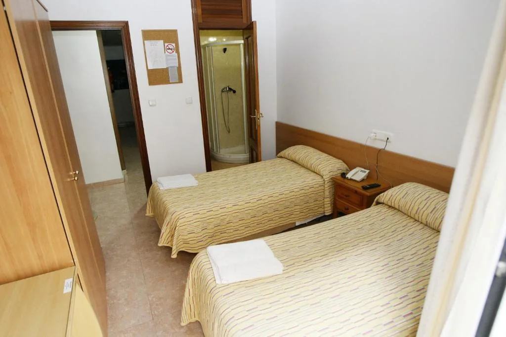 Tweepersoonskamer met 2 bedden — Hostal San Fernando