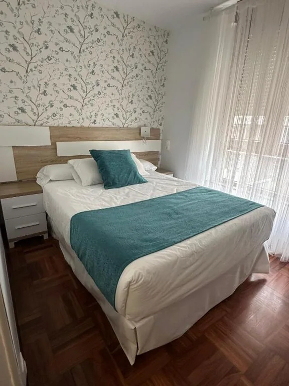 Camera singola con bagno privato — Hostal San Fernando
