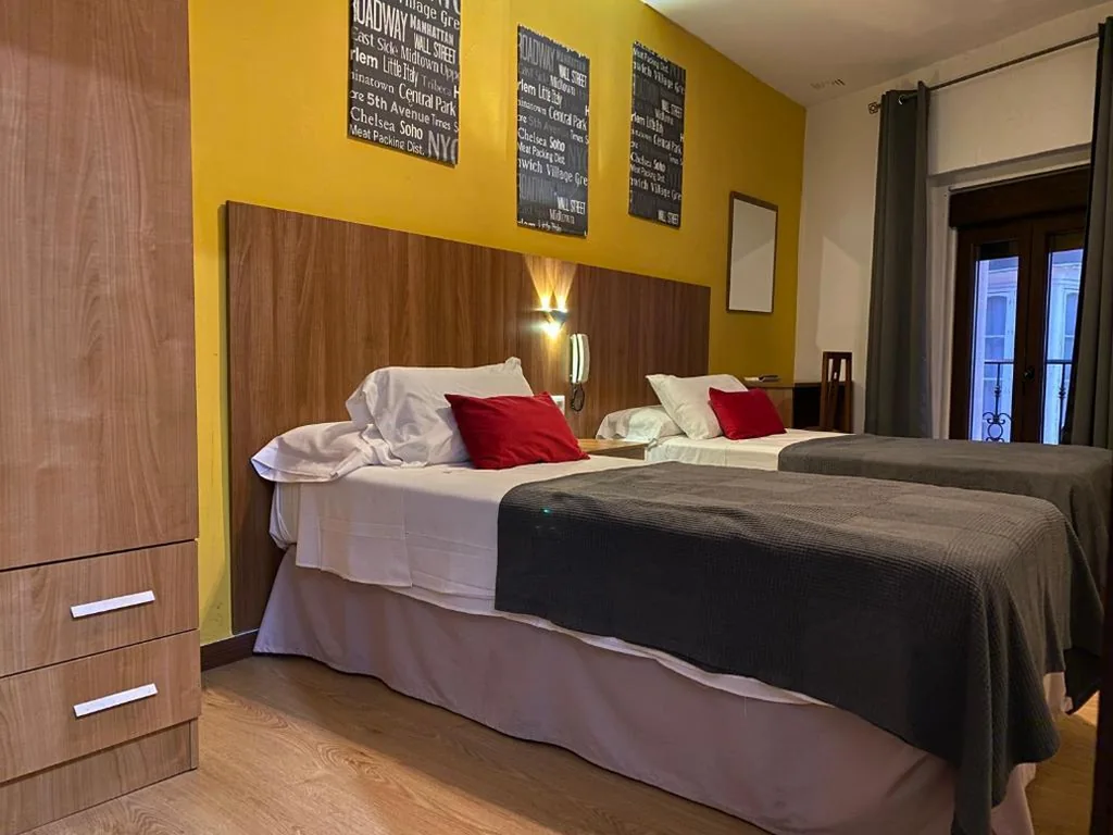 スーペリアツインルーム — Hostal San Francisco