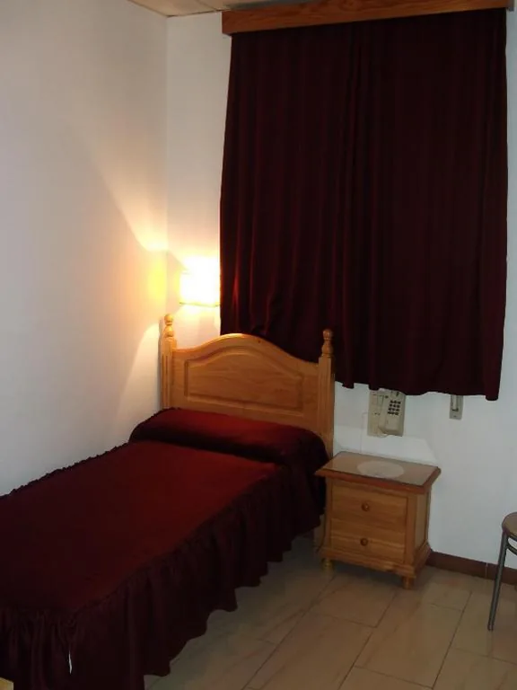 専用バスルーム付きシングルルーム — Hostal San Francisco