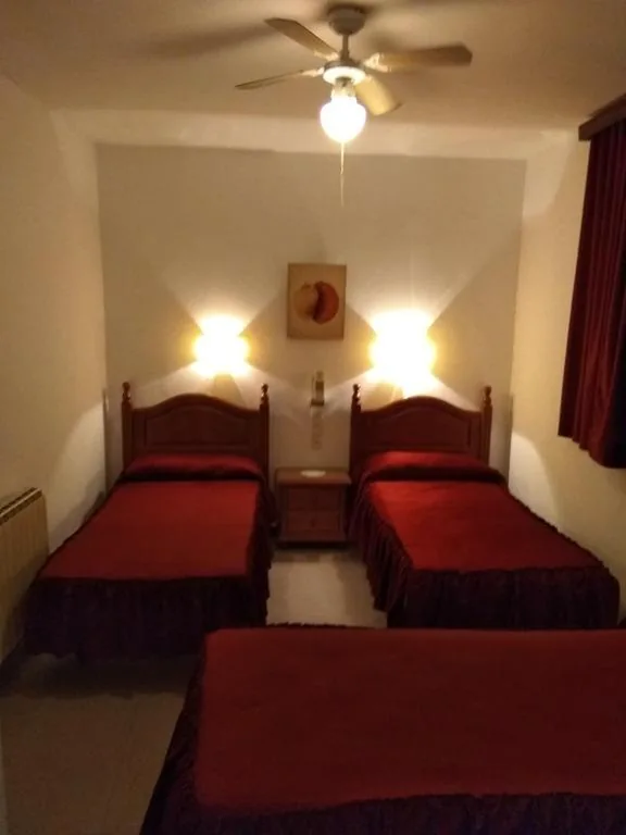 スタンダードトリプルルーム — Hostal San Francisco