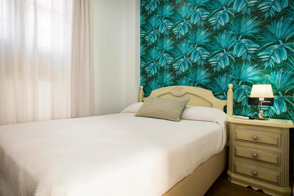 Habitación Doble con cama grande — Hostal San Francisco