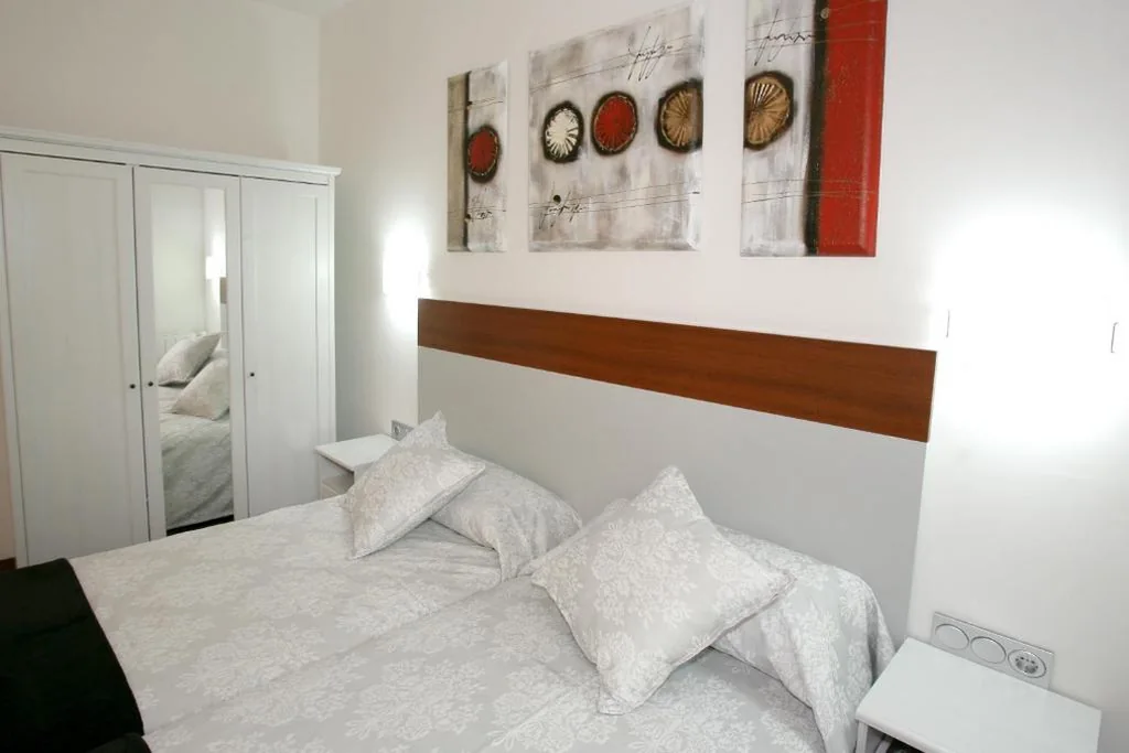 Camera interna con 1 letto matrimoniale grande o 2 letti singoli — Hostal San Ignacio Centro