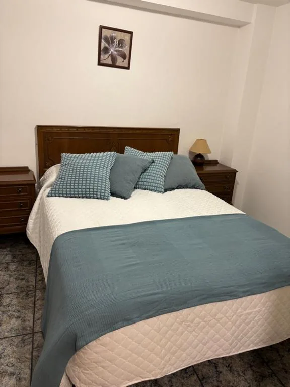 4人部屋・庭園の景色 — Hostal San José Naval
