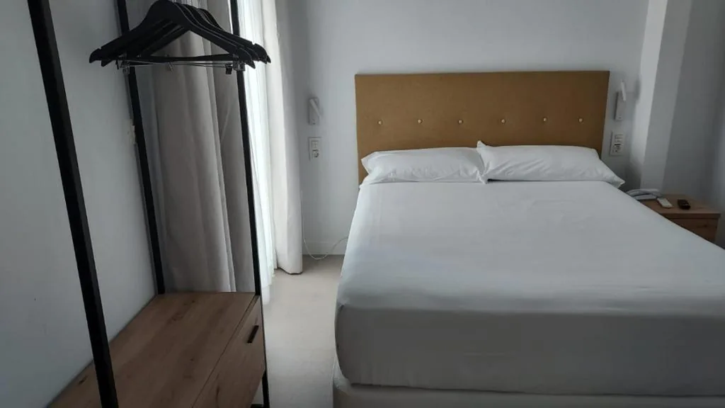 Habitación Individual Superior — Hostal San Juan