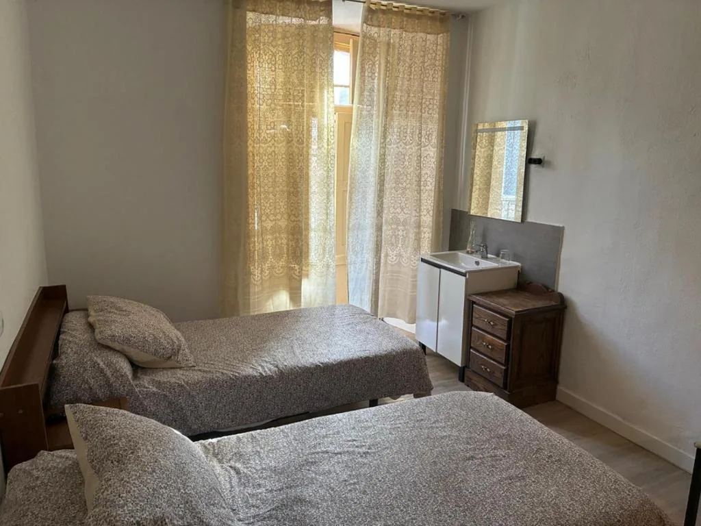 Doppelzimmer mit Gemeinschafts-WC – 2 Betten — Hostal San Juan Oyarbide Tolosa