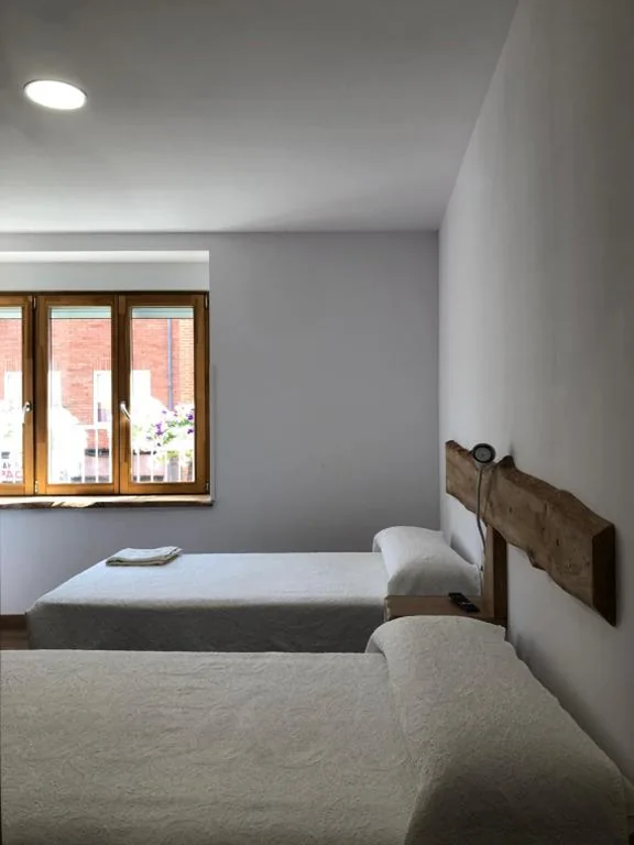Tweepersoonskamer met Eigen Badkamer - 2 Bedden — Hostal San Juan