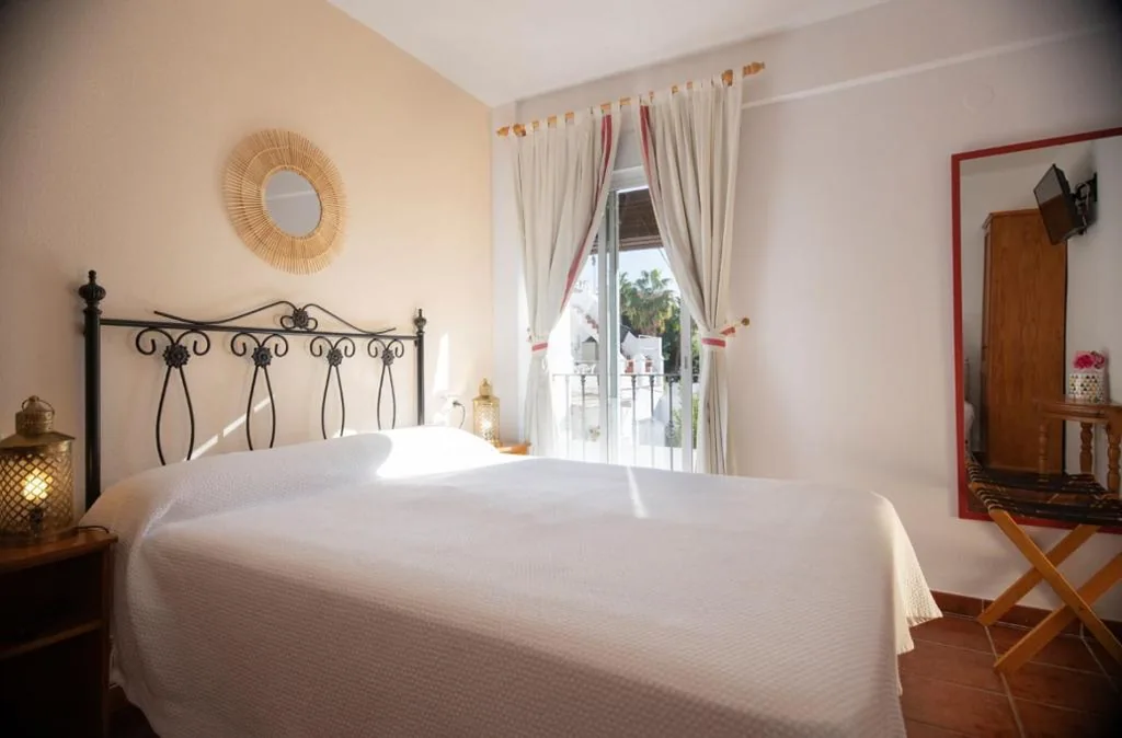 Camera doppia con balcone — Hostal San Juan