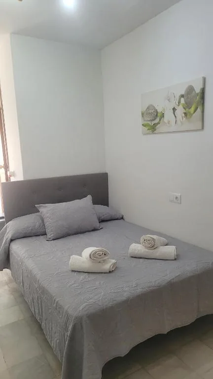 Habitación Doble con baño privado — Hostal San Luis