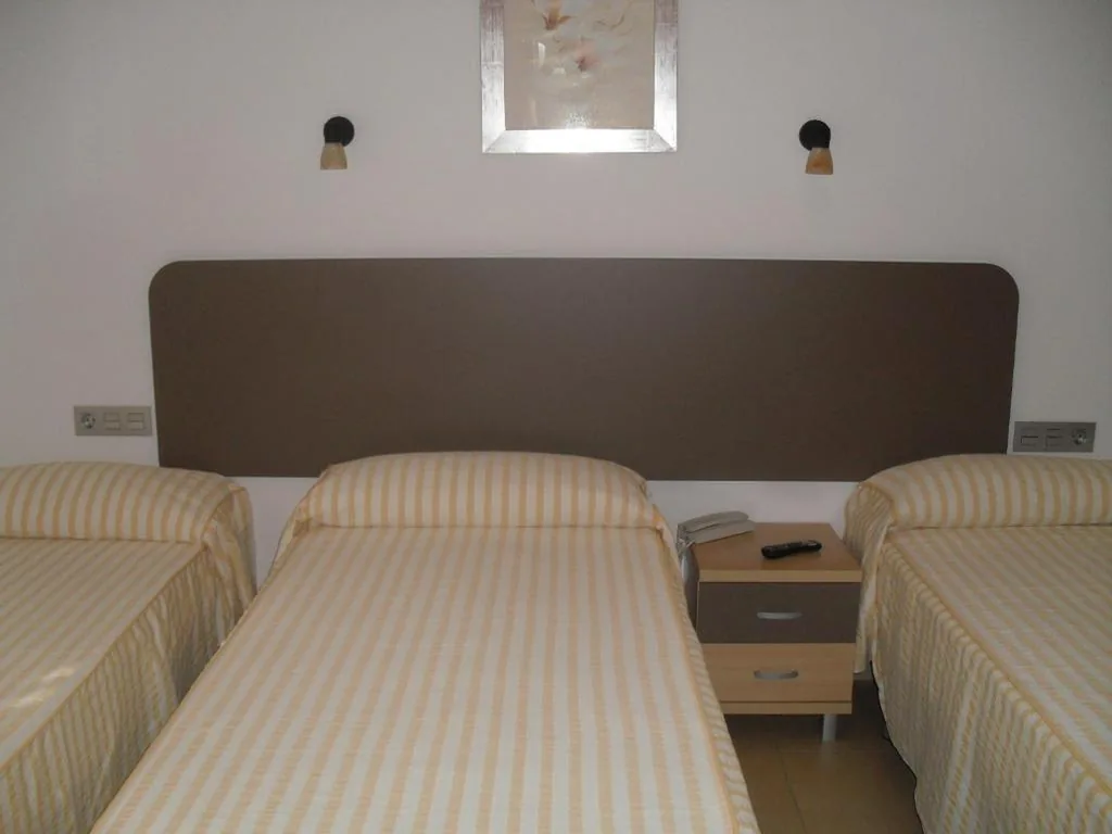 Camera doppia con letto aggiunto — Hostal San Marcos
