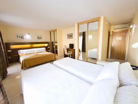 Habitación Familiar Deluxe — Hostal San Marcos