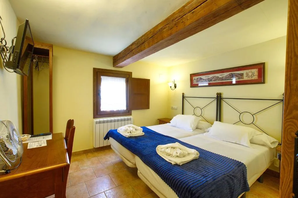 Habitación Doble Estándar - 2 camas — Hostal San Pedro