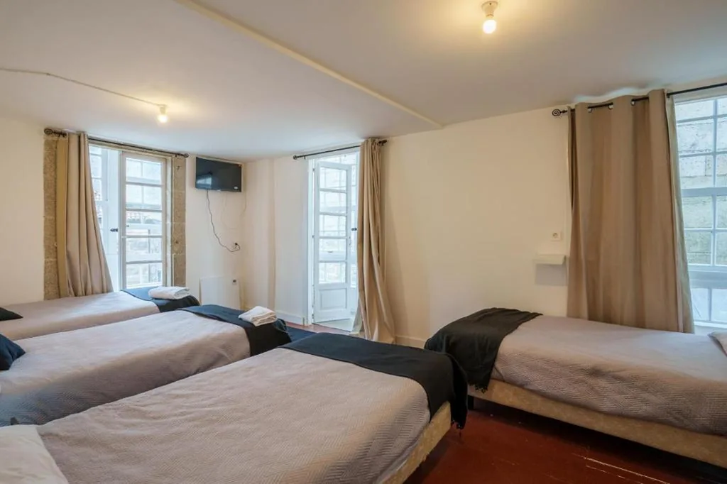Chambre quadruple avec salle de bains commune — Hostal San Pelayo